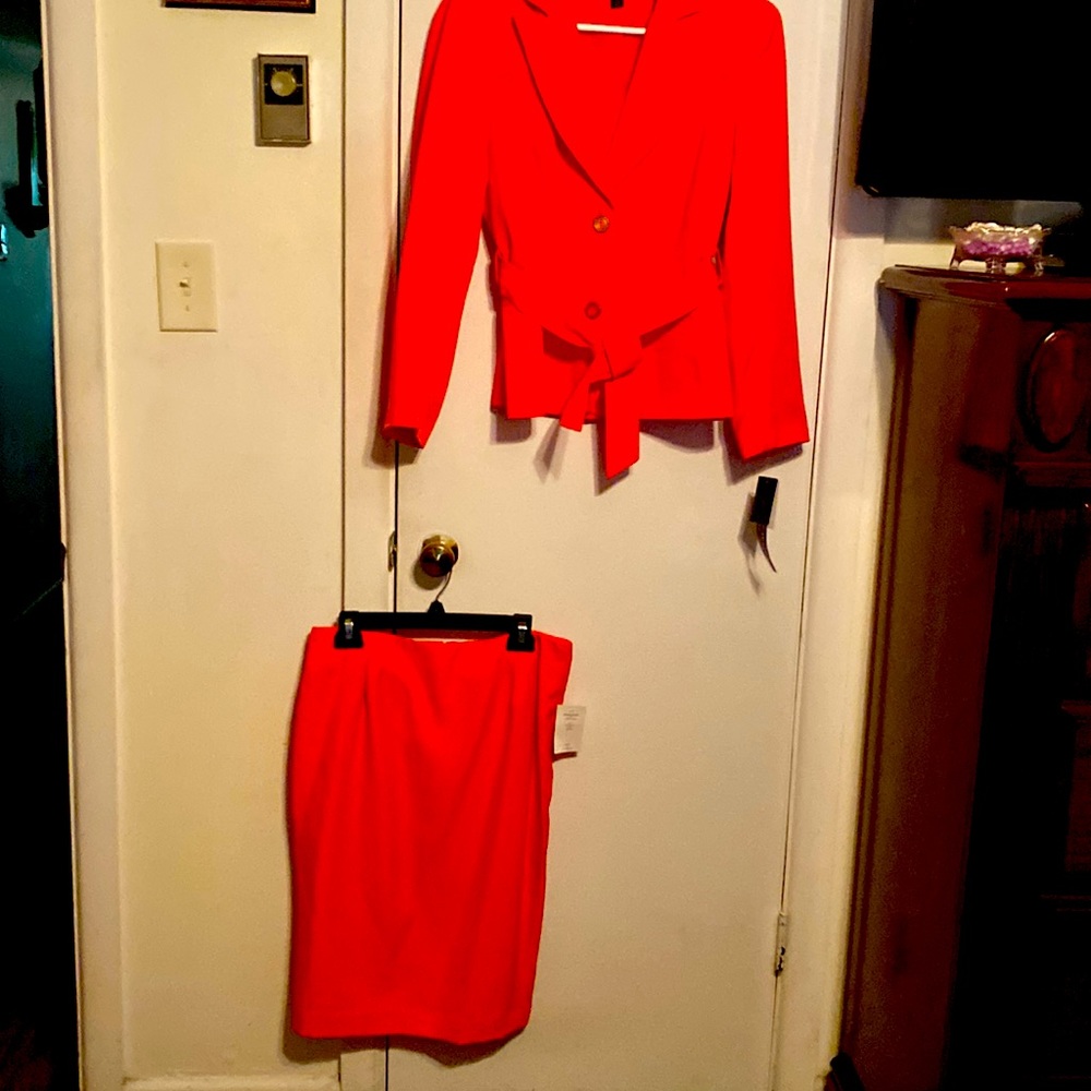 I have this beautiful Skirts sets size 8